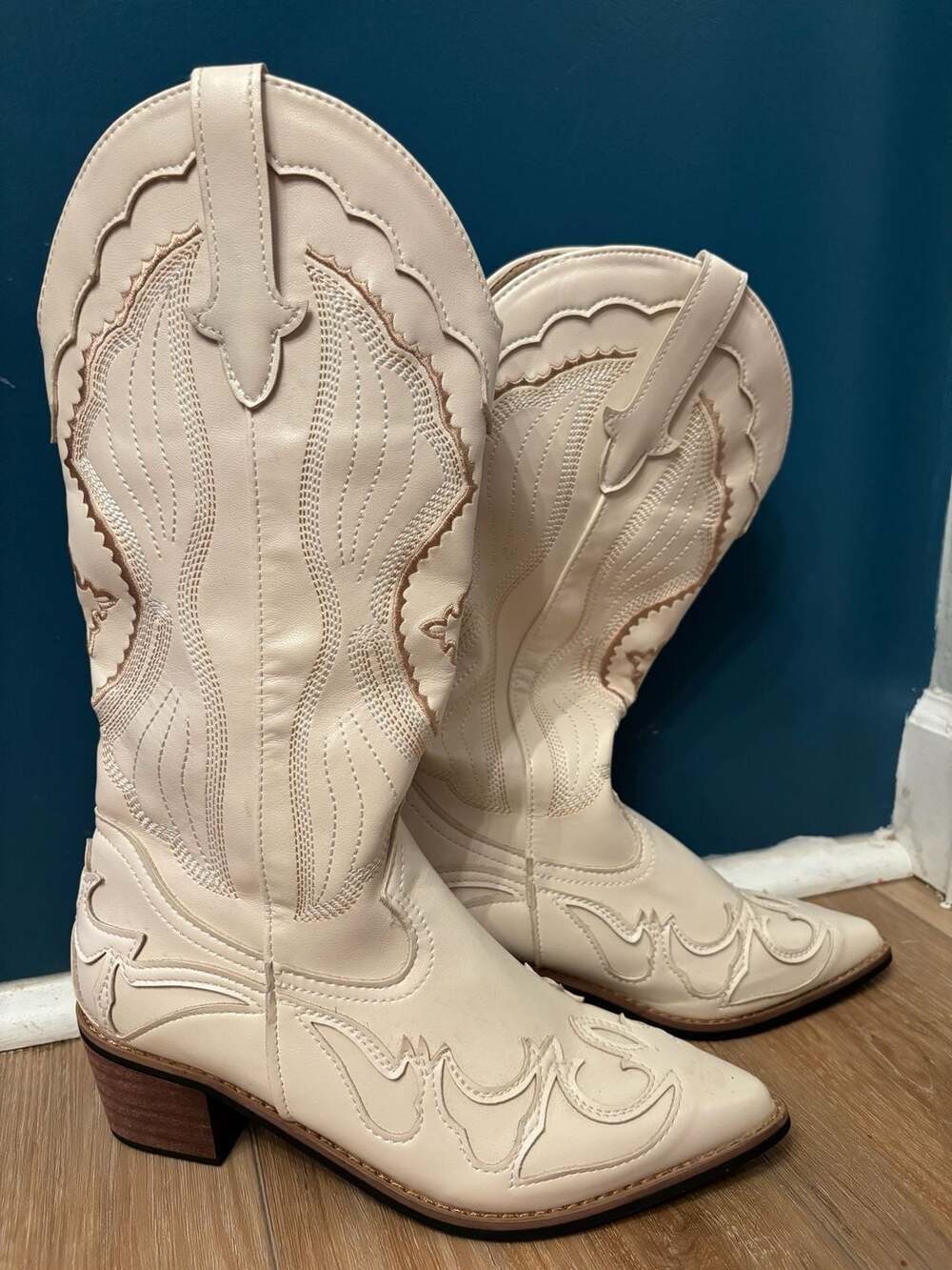 Vintage style Embroidered Cream Pointed Toe Cowboy Boots